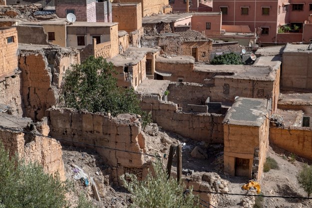 Widok na zniszczone budynki w Marrakeszu /Jalal Morchidi /PAP/EPA