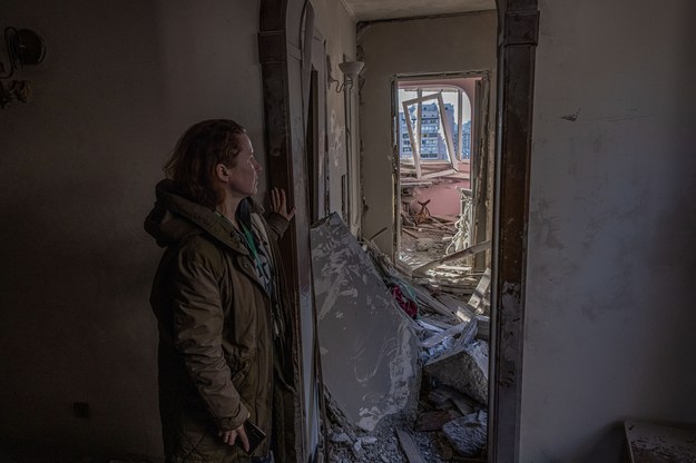 Widok na zniszczony w ostrzale budynek w Kijowie /ROMAN PILIPEY /PAP/EPA
