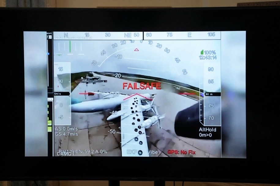 Widok z drona FPV na zniszczony podczas operacji specjalnej "Pajęczyna" rosyjski samolot /OLIVER CONTRERAS/AFP /East News