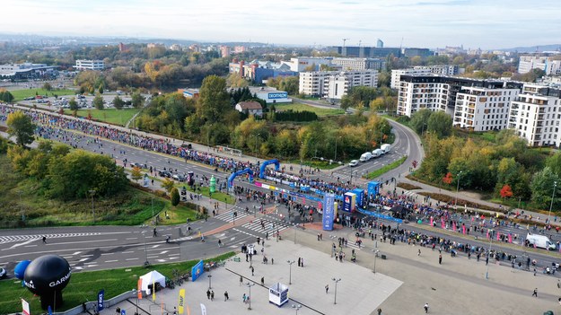 Widok z drona na uczestników 8. edycji Cracovia Półmaratonu Królewskiego /Jacek Skóra /RMF FM