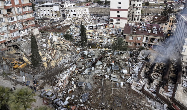 Widok z drona na zniszczone budynki w tureckim mieście Hatay /ERDEM SAHIN /PAP/EPA