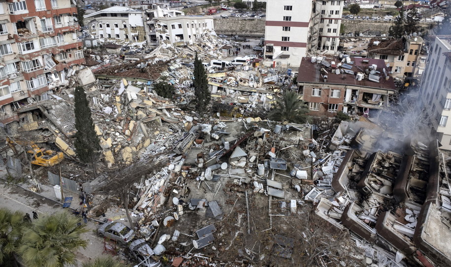 Widok z drona na zniszczone budynki w tureckim mieście Hatay /ERDEM SAHIN /PAP/EPA