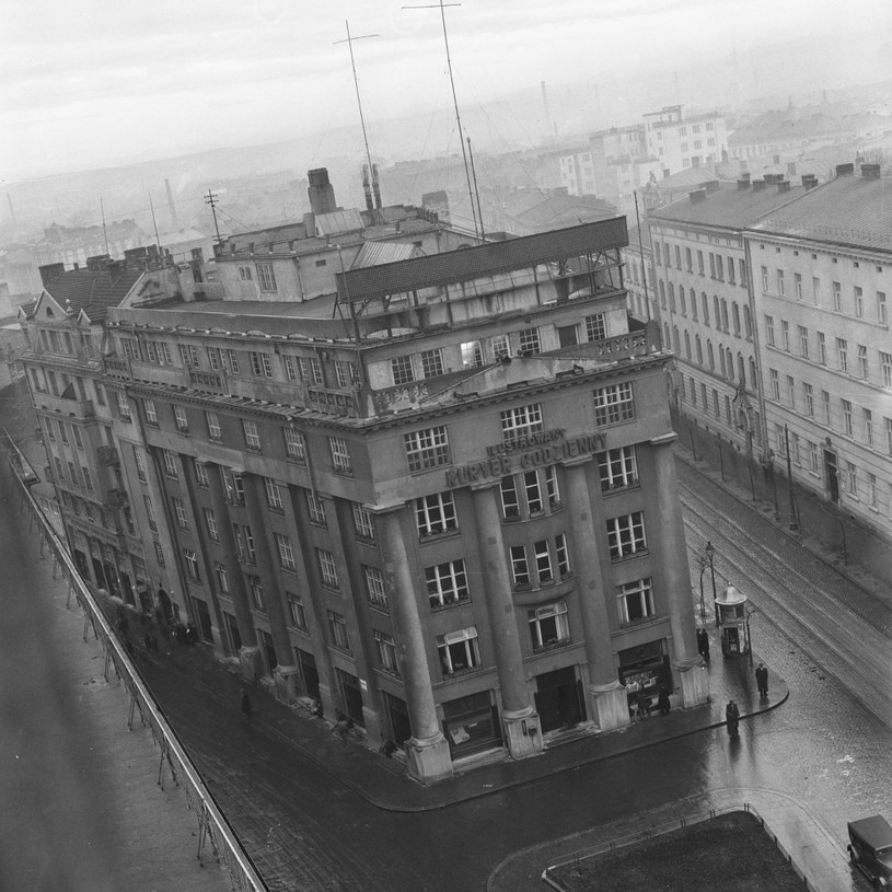 Widok z góry na budynek Pałacu Prasy /Narodowe Archiwum Cyfrowe /Z archiwum Narodowego Archiwum Cyfrowego