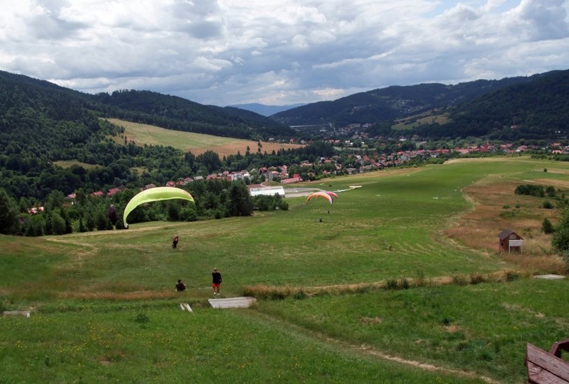 Widok z góry Żar jest piękny, choć nie można tam wjechać - ostatni odcinek trzeba przejść, lub wjechać kolejką szynową /Marek Zajdler /East News