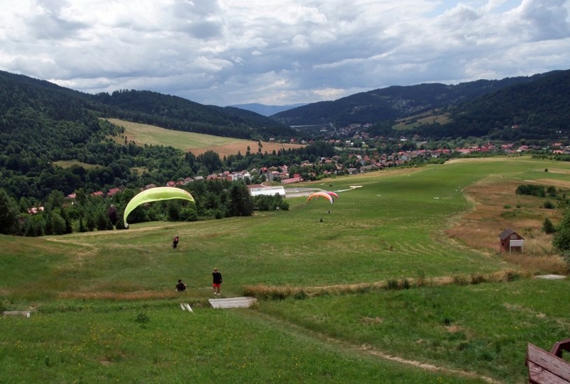 Widok z góry Żar jest piękny, choć nie można tam wjechać - ostatni odcinek trzeba przejść, lub wjechać kolejką szynową /Marek Zajdler /East News