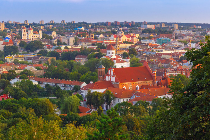 Widok z lotu ptaka na Stare Miasto w Wilnie /123RF/PICSEL