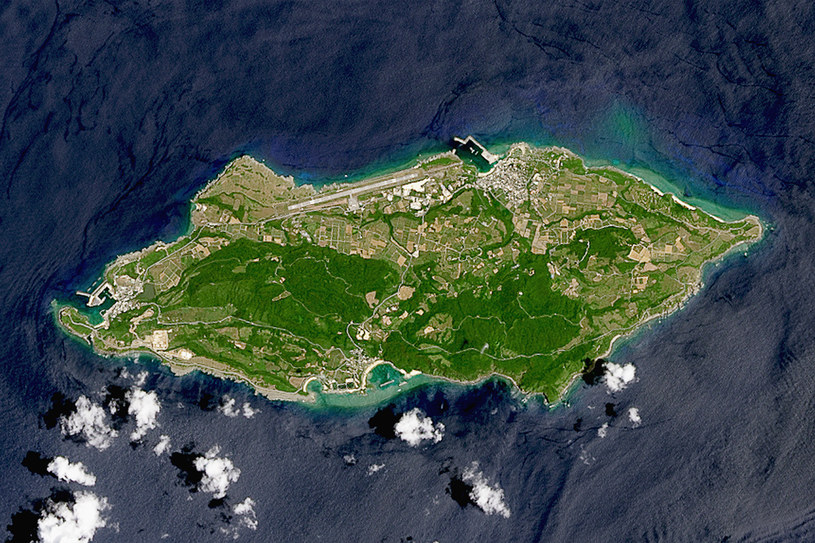 Widok z lotu ptaka na wyspę Yonaguni /Getty Images