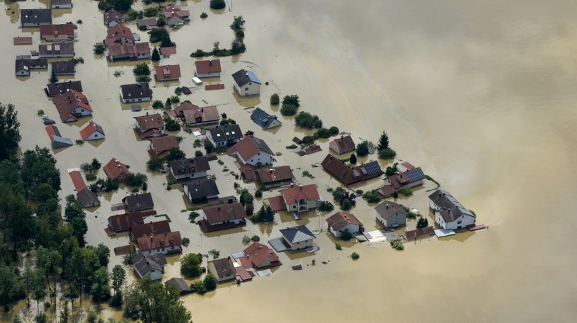 Widok z lotu ptaka na zalane regiony Nimiec nieopodal miasta Deggendorf /CHRISTOF STACHE /AFP