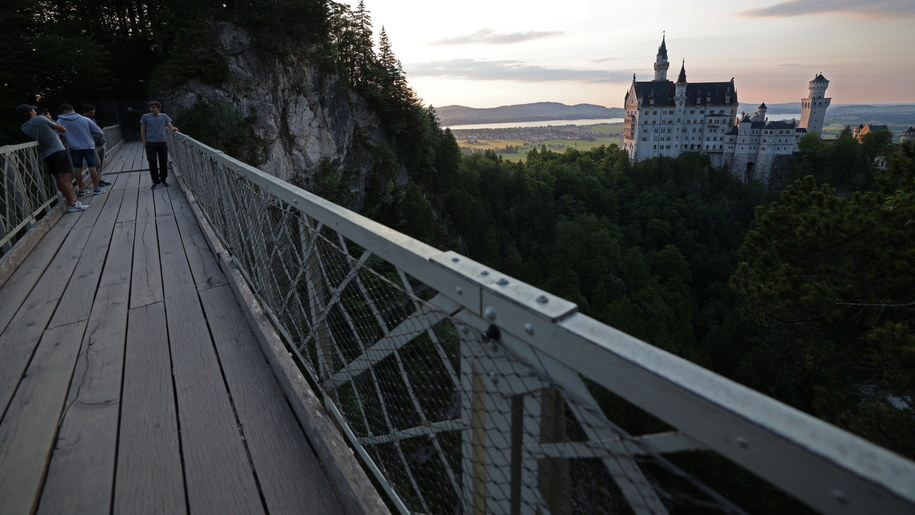 Widok z mostu Marienbrücke, w pobliżu którego 30-letni Amerykanin zaatakował swoje dwie rodaczki /ANNA SZILAGYI /PAP/EPA