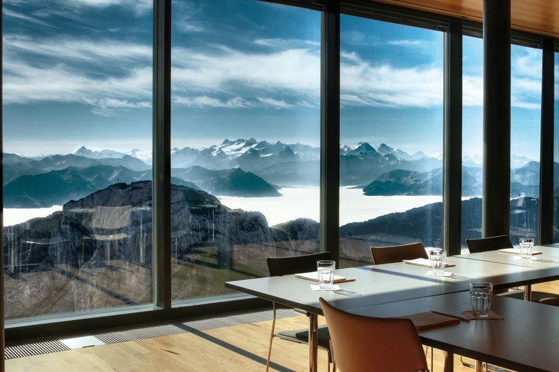 Widok z okien hotelu Pilatus Kulm /Switzerland Tourism