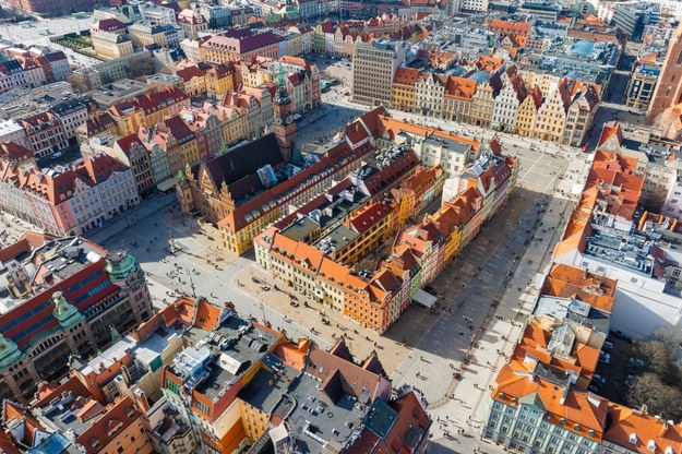 Widok z powietrza na Rynek we Wrocławiu /Shutterstock