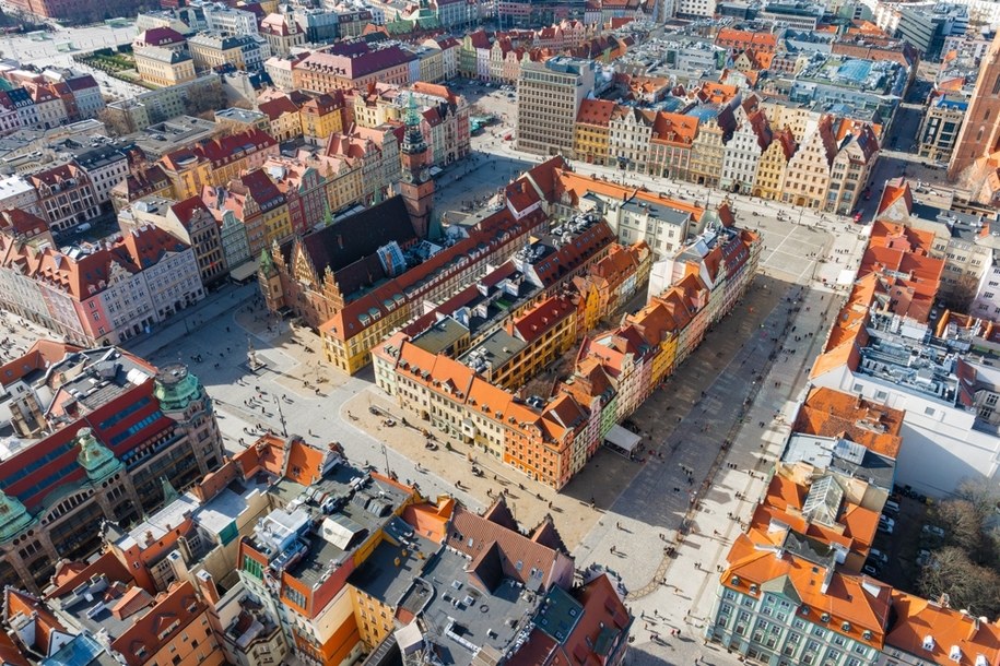 Widok z powietrza na Rynek we Wrocławiu /Shutterstock