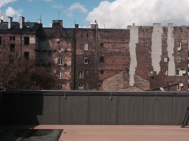 Widok z tarasu na pobliskie stare praskie kamienice /Katarzyna Sobiechowska- Szuchta /RMF FM