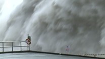 Widowiskowe nagranie! Tropikalny sztorm uderzył w Tajwan