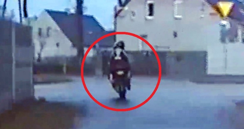 Widowiskowy pościg za motocyklistą. Wszystko nagrała kamera /Policja