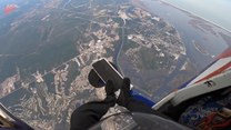 Widowiskowy skok ze spadochronem. Spodoba ci się