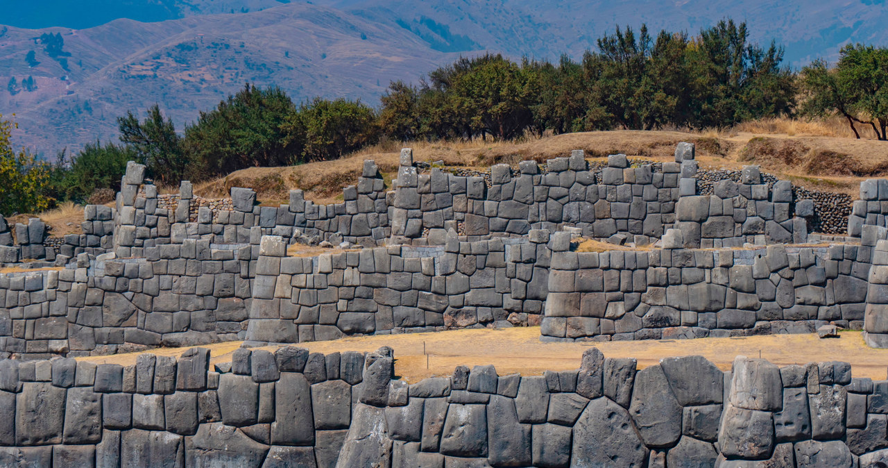 Widzieliście kiedyś taką precyzję układania ogromnych głazów jak w Sacsayhuamán? /123RF/PICSEL