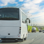 Widzisz wyprzedzający autobus na autostradzie? Nie trąb, on może