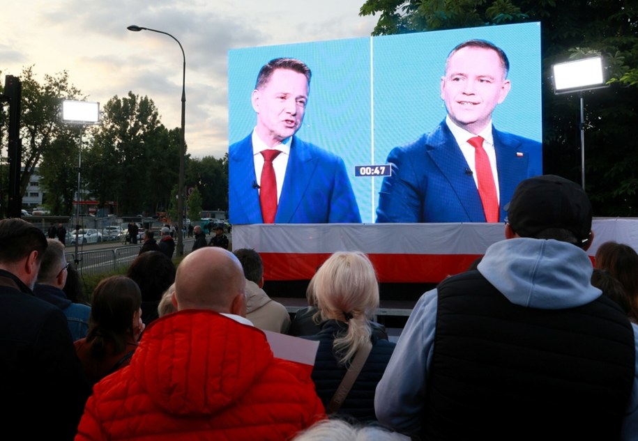 Widzowie oglądający debatę Trzaskowski-Nawrocki /Adam Burakowski/East News /East News