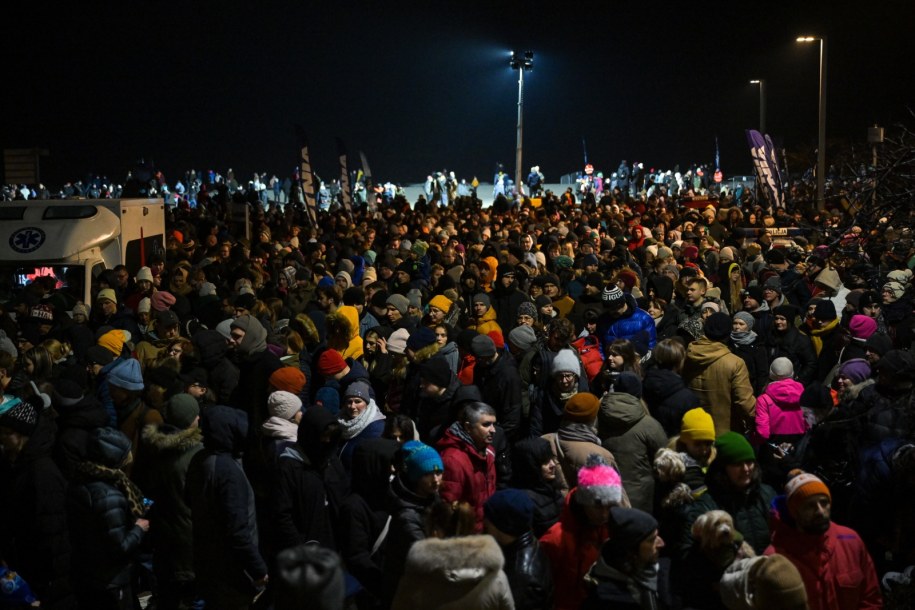 Widzowie pokazu dronów /Adam Warżawa /PAP