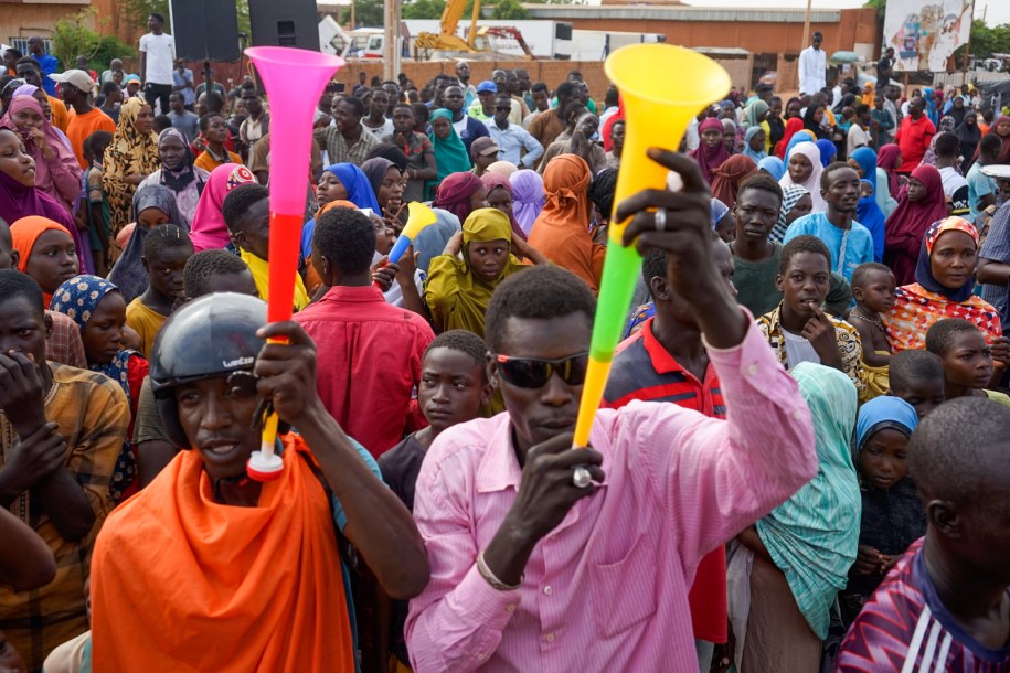 Wiec poparcia dla junty wojskowej, która przejęła władzę w Nigrze /ISSIFOU DJIBO /PAP/EPA