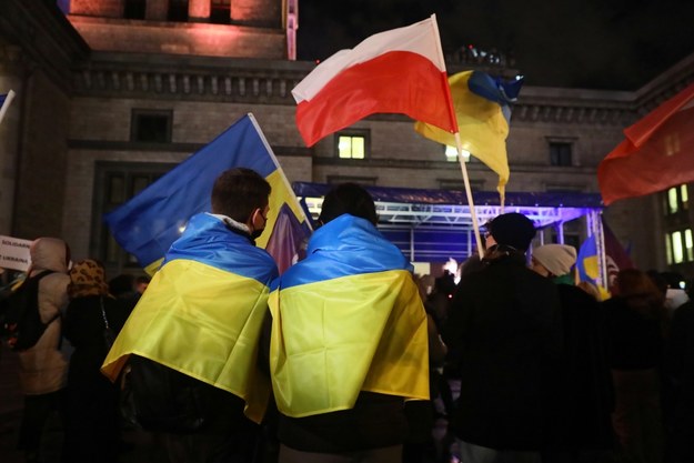 Wiec "Warszawa solidarna z Ukrainą" na placu Defilad w Warszawie - 17 lutego 2022 r. /Tomasz Gzell /PAP