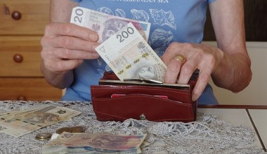 Więcej gotówki dla emerytów w kwietniu. Tyle seniorzy zobaczą na koncie