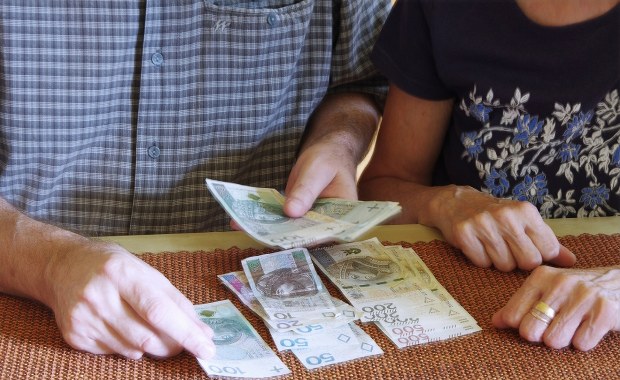 Więcej pieniędzy dla emerytów. ZUS podał najnowsze dane