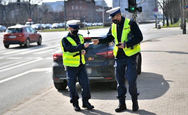 Więcej policjantów na drogach podczas majówki. "Wciąż mamy stan epidemii" 