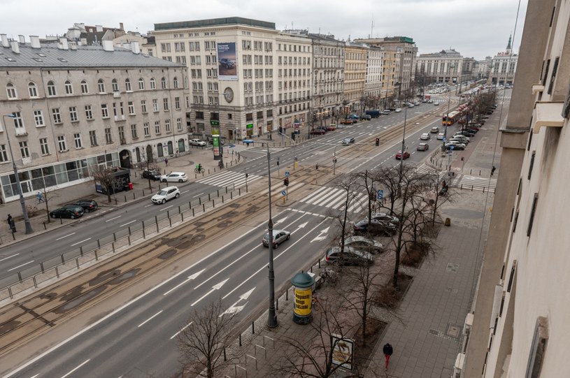 Więcej zieleni ma się pojawić m.in. na ul. Marszałkowskiej. Zmiany na pl. Konstytucji stołeczny ratusz uzależnia od planów budowy stacji metra. /Zarząd Dróg Miejskich w Warszawie