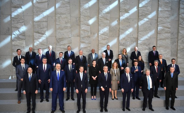 Więcej żołnierzy i broni. Na szczycie NATO także apel do Chin 