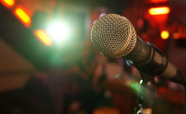 Wieczór pełen śmiechu w Trójmieście. Sprawdź, którzy komicy odwiedzą Gdańsk w najbliższych miesiącach