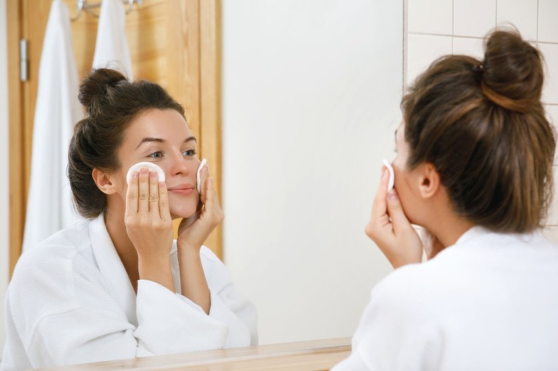 Wieczorem stosujmy dwuetapowe oczyszczanie twarzy – radzi ekspertka /123RF/PICSEL