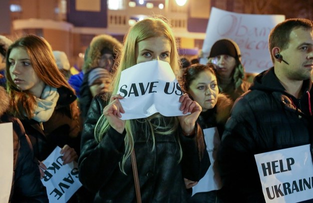 Wieczorem Ukraińcy manifestowali przed amerykańskim konsulatem w Kijowie /VOLODYMYR PETROV /PAP/EPA