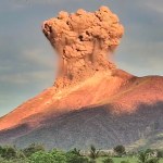 Wieczorem usłyszeli głośny huk. Słup popiołu wzbił się na 2,5 km