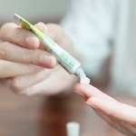 Wieczorna maść, która odmieni twoją cerę. Redukuj zmarszczki i zaczerwienienia