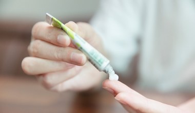 Wieczorna maść, która odmieni twoją cerę. Redukuj zmarszczki i zaczerwienienia