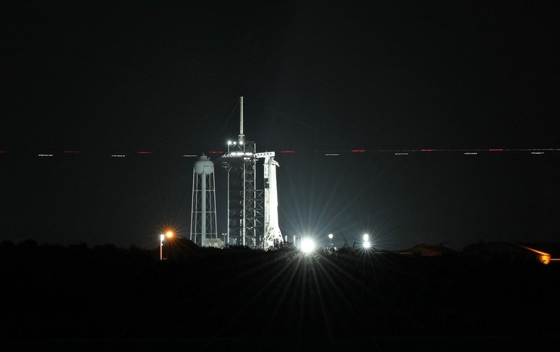 Wieczorne przygotowania do startu misji SpaceX i NASA /AFP