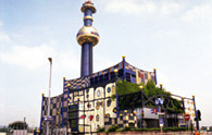 Wiedeń, Friedensreich Hundertwaser, spalarnia śmieci /Encyklopedia Internautica
