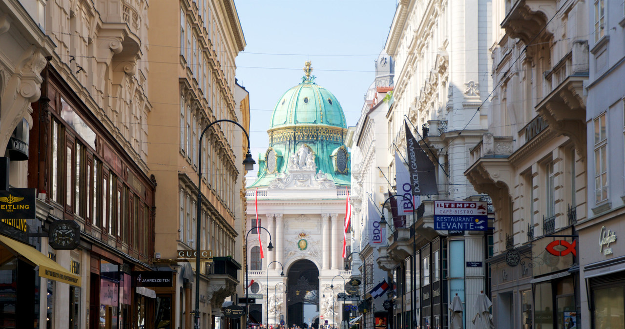 Wiedeń jest zatłoczony niezależnie od pory roku. Turyści uwielbiają to miasto m.in. ze względu na liczne zabytki /123RF/PICSEL