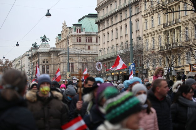 Wiedeń: Ponad 40 tys. osób demonstrowało przeciwko restrykcjom pandemicznym