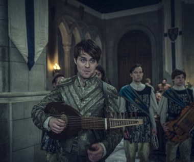 "Wiedźmin 3": Serialowy Jaskier z nową piosenką promującą produkcję. Będzie hit?