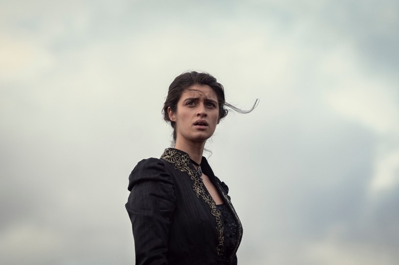 "Wiedźmin": Yennefer (Anya Chalotra) w drugim sezonie /Jay Maidment / Netflix /materiały prasowe