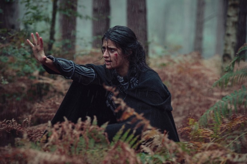 "Wiedźmin": Yennefer (Anya Chalotra) /Jay Maidment / Netflix /materiały prasowe