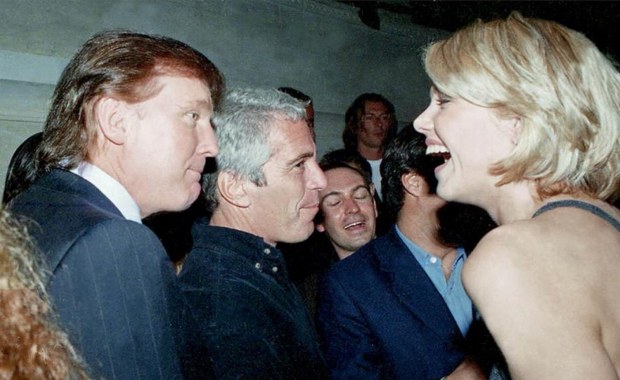 "Wieeelki". Trump, Clinton, Epstein i erotyczne zabawki na odtajnionych zdjęciach