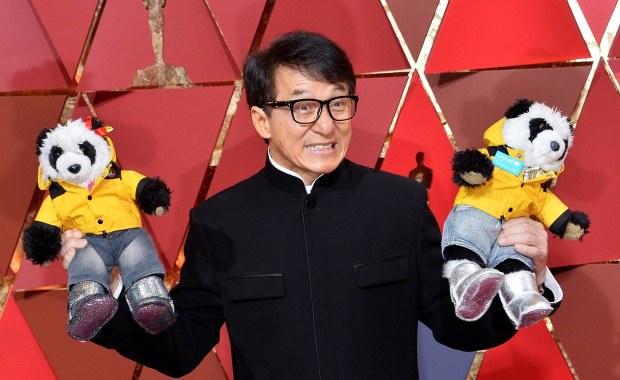 Wiek to tylko liczba! Jackie Chan zachwyca popisami kaskaderskimi