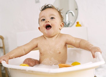 Większość niemowląt ma skórę suchą i wrażliwą /ThetaXstock