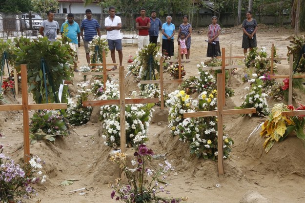 Większość ofiar zamachów została już pochowana /M.A. PUSHPA KUMARA /PAP/EPA