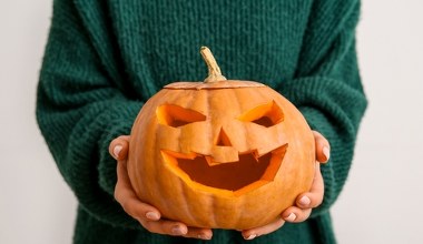 Większość osób wybiera złą dynię na Halloween. W czym najlepiej rzeźbić?