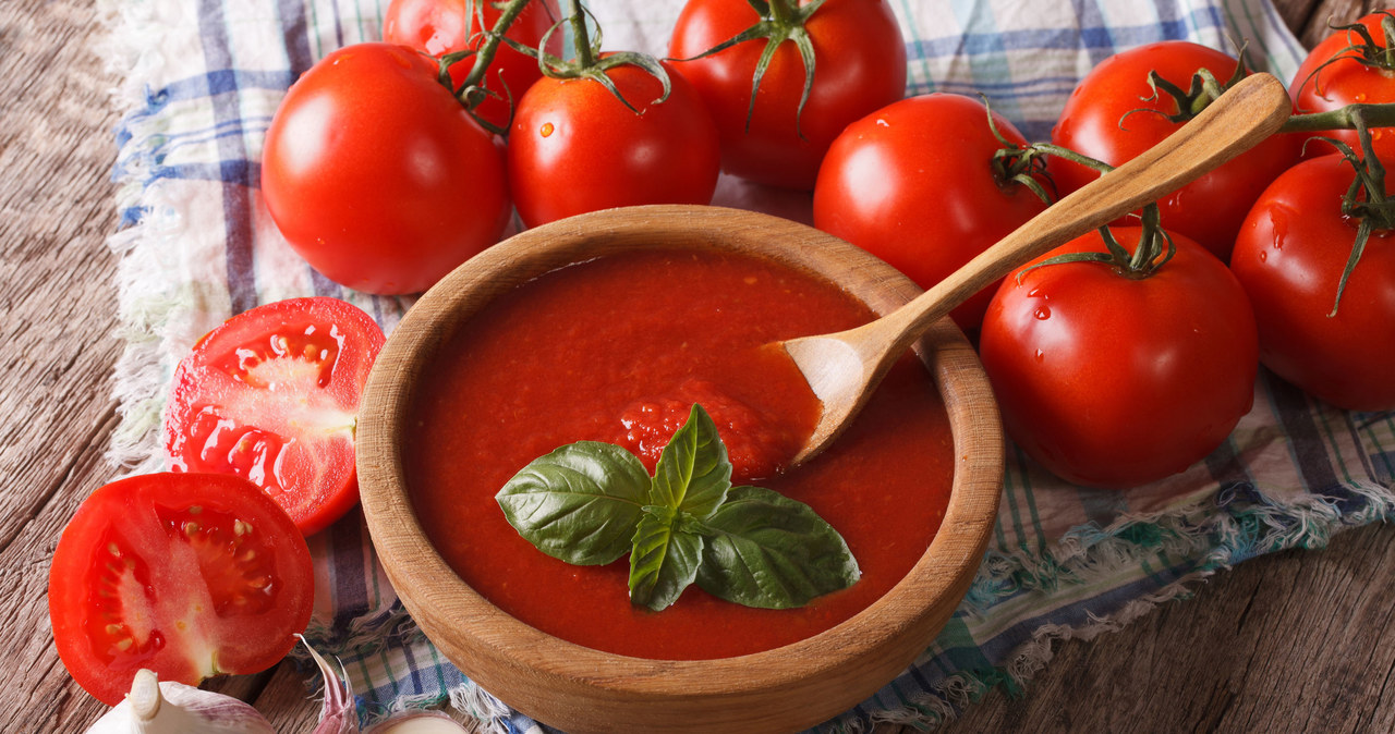 Większość Polaków nie ma pojęcia, że domowy sos pomidorowy i ketchup zawierają więcej cennego likopenu od surowych pomidorów /123RF/PICSEL